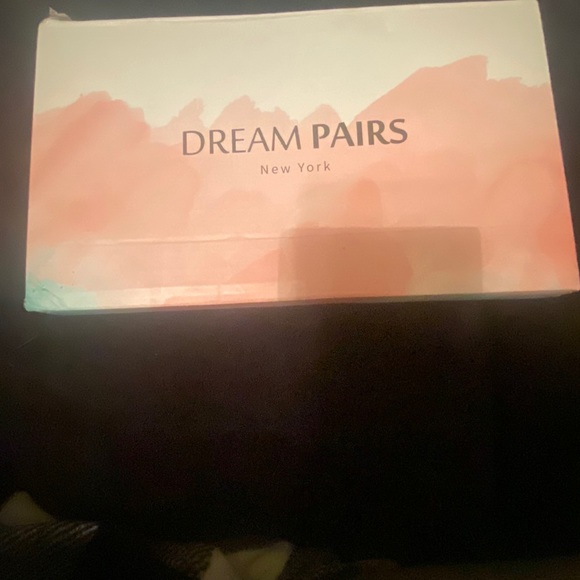 Silver Heels-Dream Pairs Size 8 Women’s - Picture 3 of 4